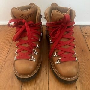 Danner Mountain Light Cascade Boots